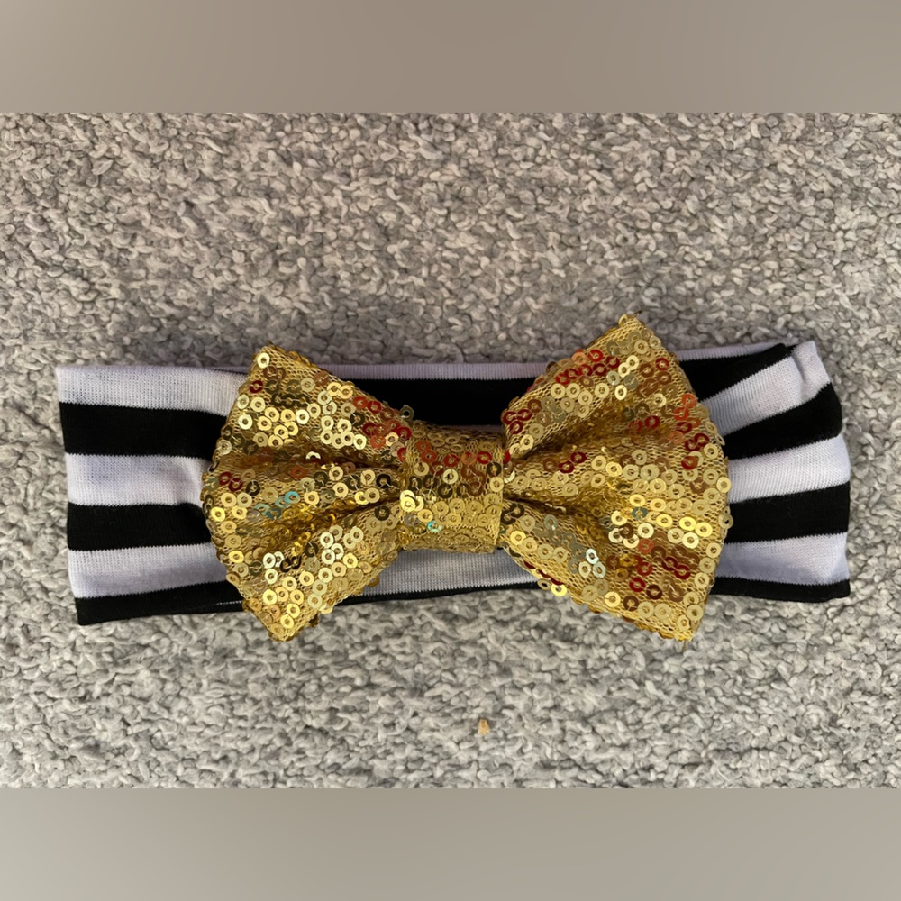 5 for $10🟢 Black & White Striped with Gold Sequined Hair Bow. EUC.